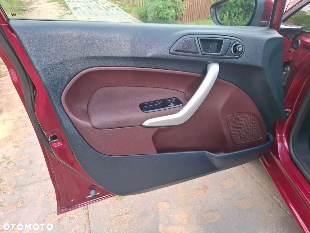Ford Fiesta 1.6 TDCi SYNC Edition - 30