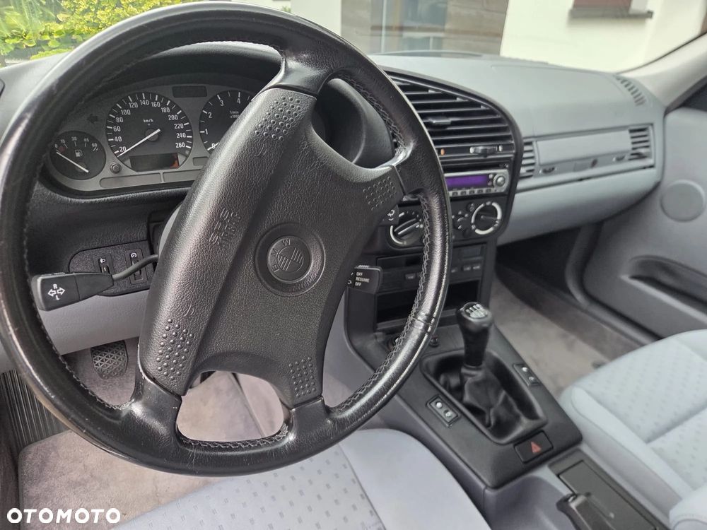 BMW Seria 3 320i - 3