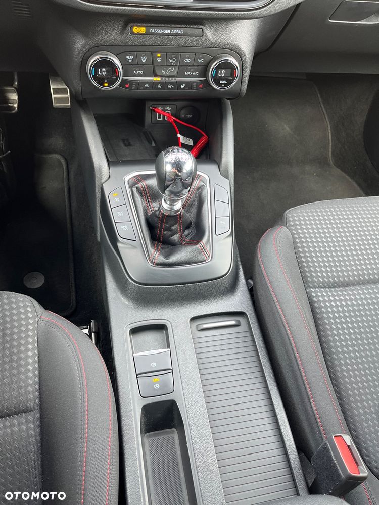 Ford Focus 1.0 EcoBoost ST-Line - 26