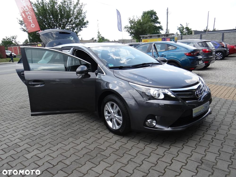 Toyota Avensis Touring Sports 1.8 Executive - 12