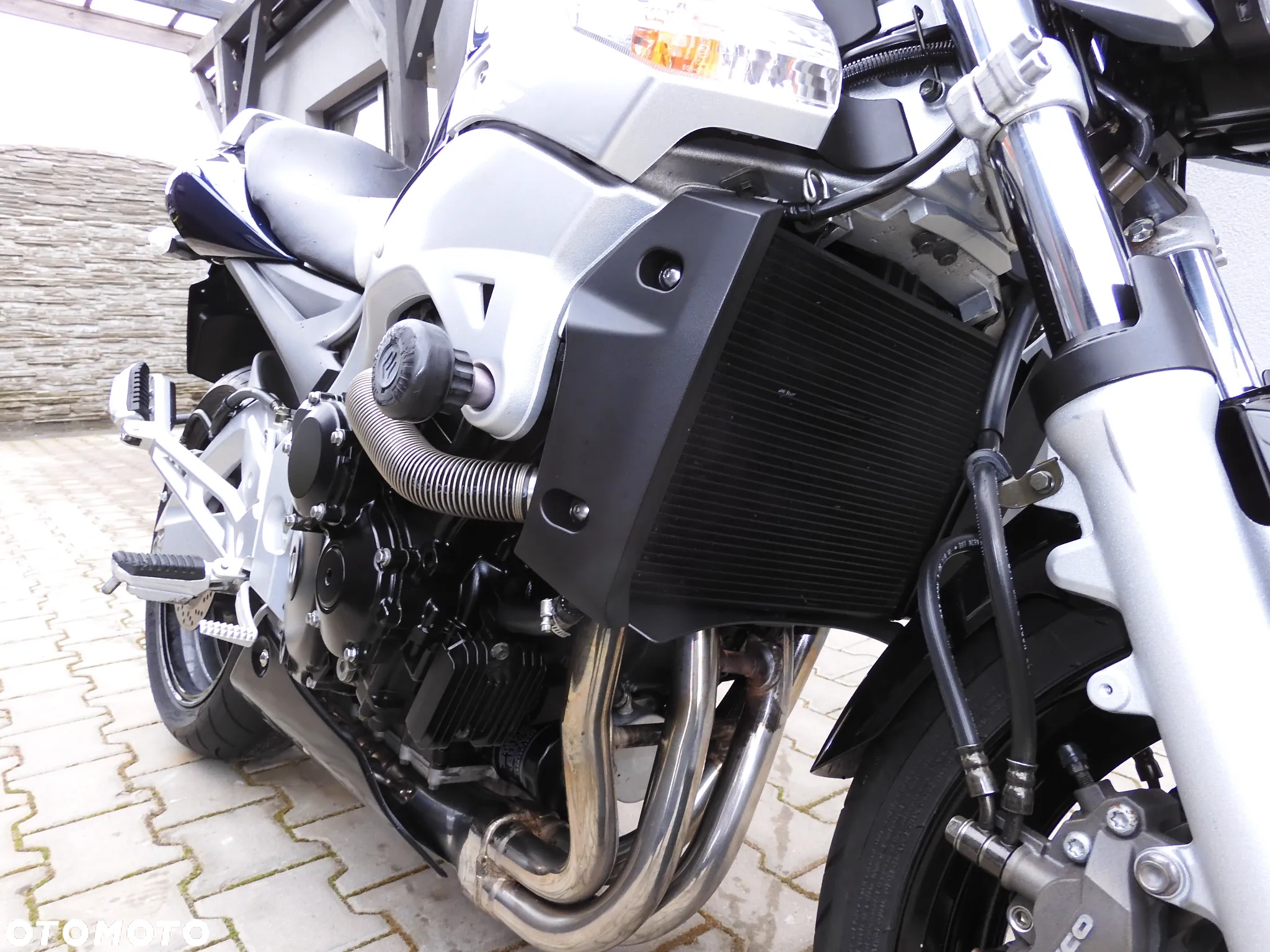 Suzuki GSR - 5