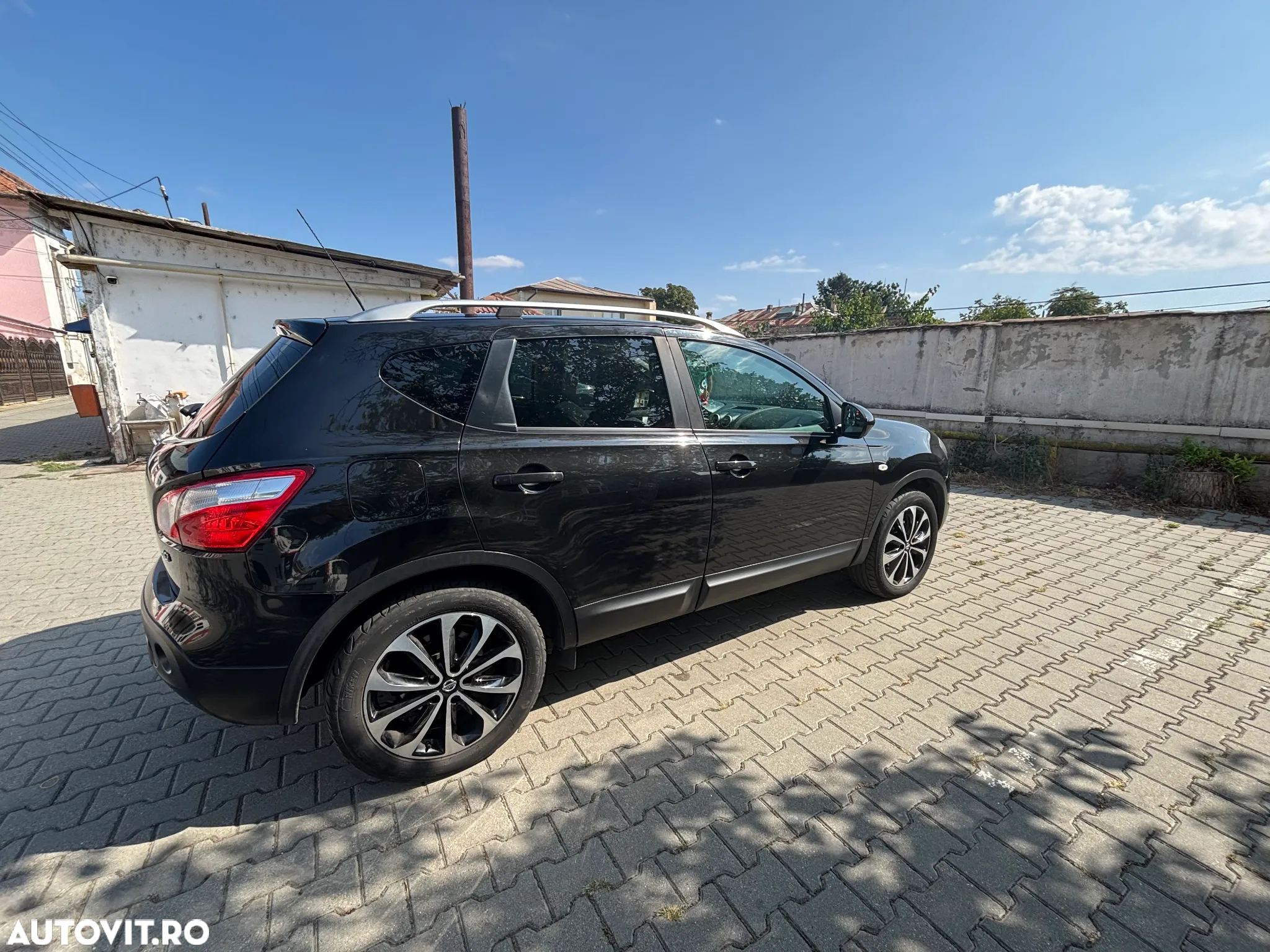 Nissan Qashqai 2.0 dCi DPF 4x4 Aut tekna - 2