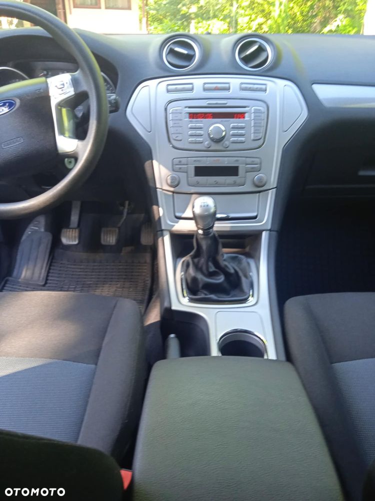 Ford Mondeo 1.8 TDCi Trend - 12