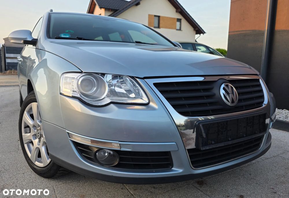 Volkswagen Passat 1.6 FSI Comfortline - 1