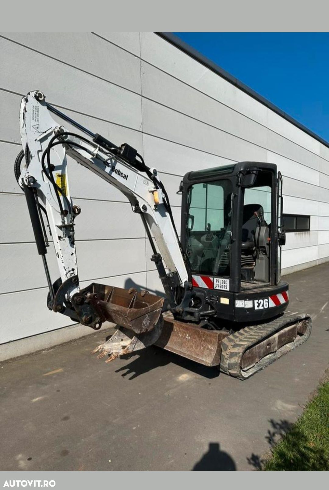 Bobcat E26 - 1