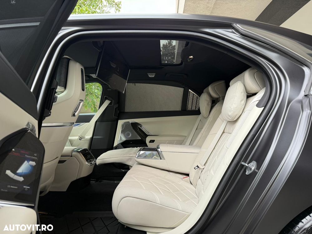 BMW M7 M760e xDrive AT PHEV - 8