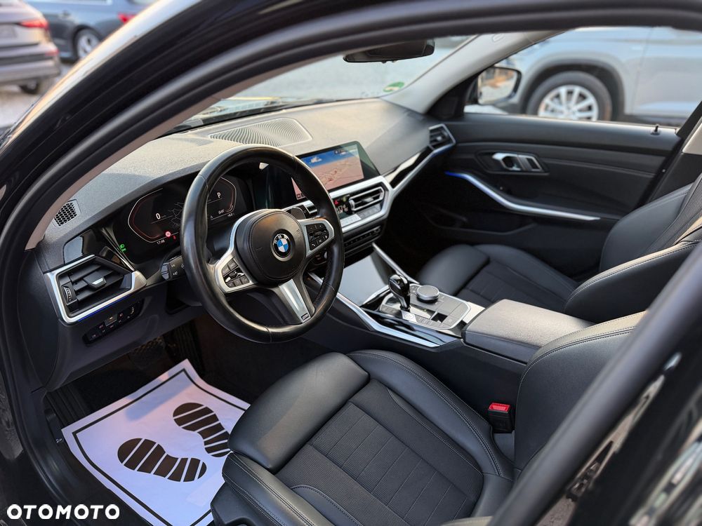 BMW Seria 3 320d M Sport - 11