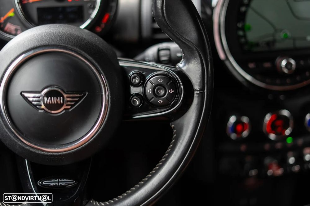 MINI 5 Portas Cooper D Auto - 11