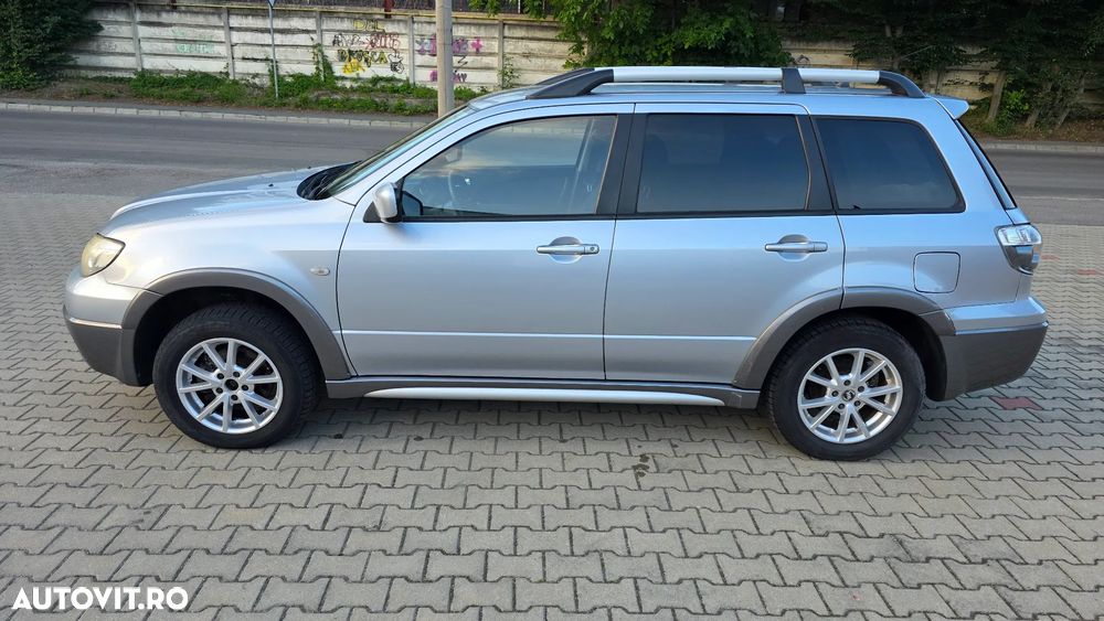 Mitsubishi Outlander - 8