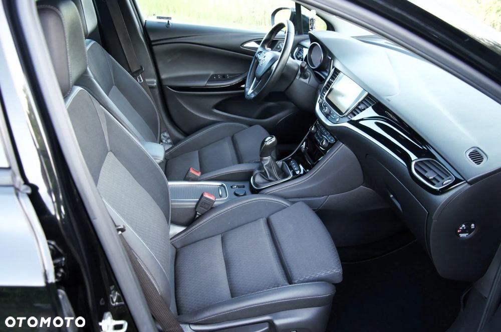 Opel Astra 1.4 Turbo Innovation - 23