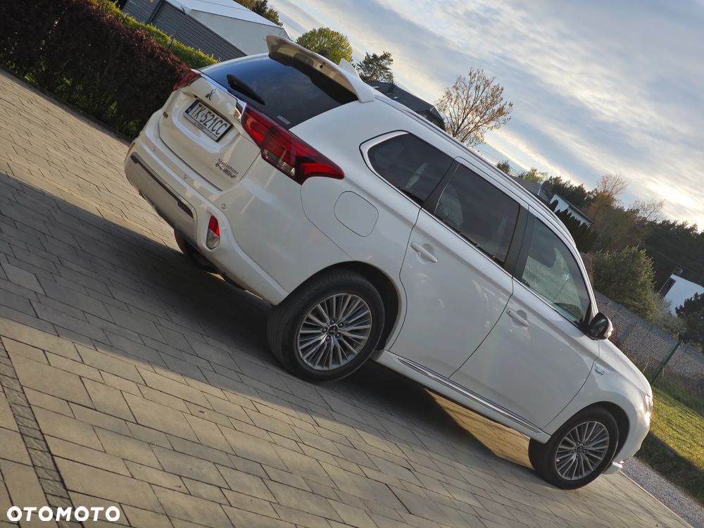 Mitsubishi Outlander Instyle + - 10