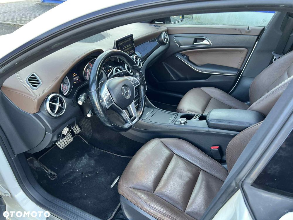 Mercedes-Benz CLA 200 CDI 7G-DCT AMG Line - 29