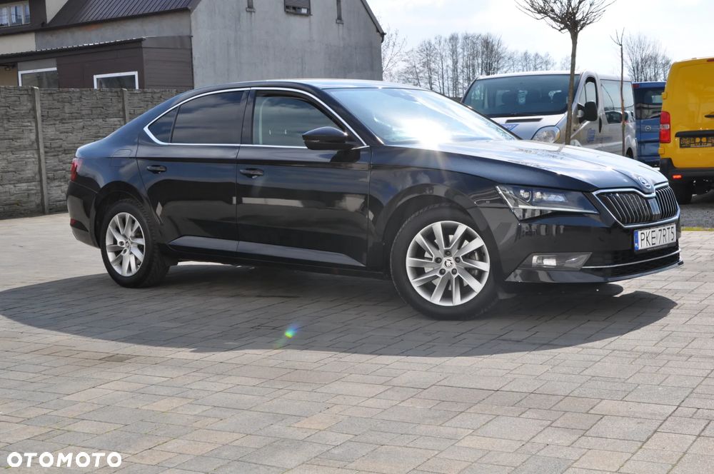 Skoda Superb 2.0 TDI DSG Premium Edition - 8