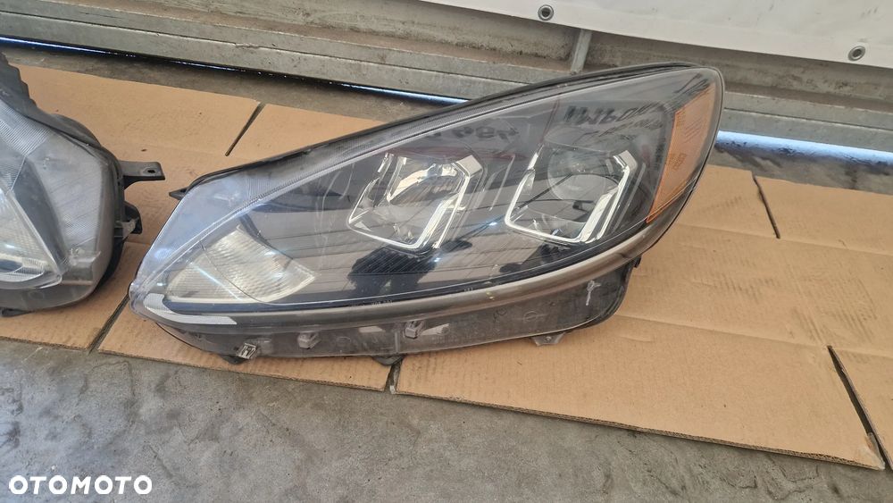 Lampy przednia lewa/ prawa Ford Escape 2020- USA - 4