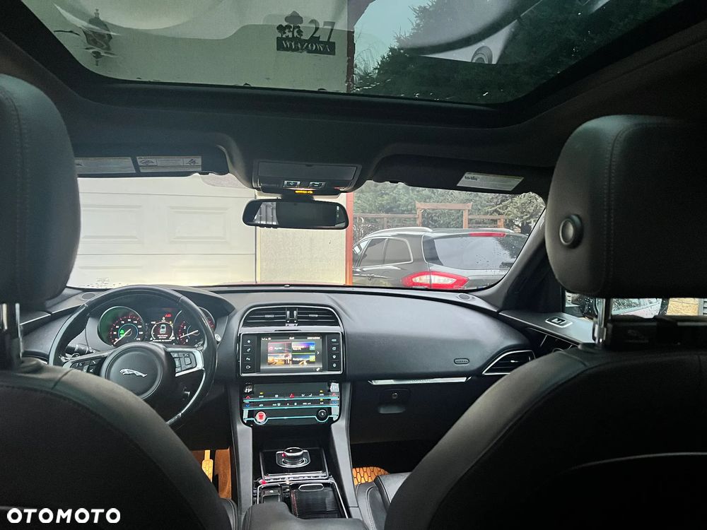 Jaguar F-Pace 30t AWD Prestige - 8