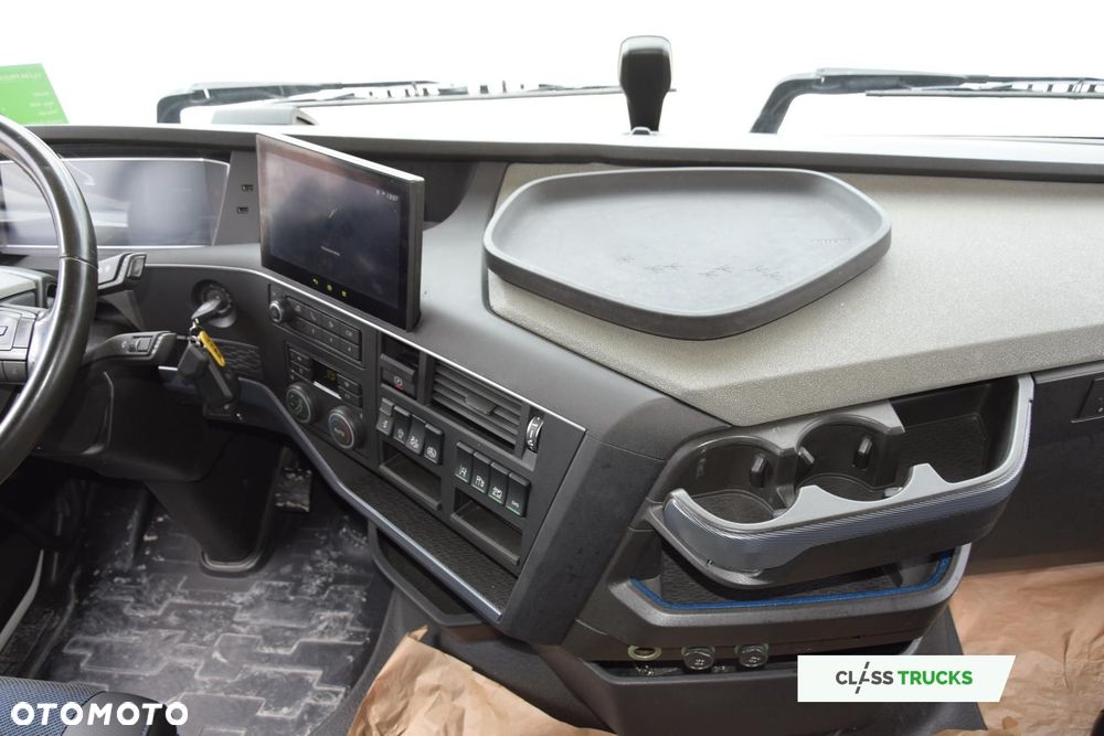 Volvo FH 460 Globetrotter XL Mega i-Save - 12