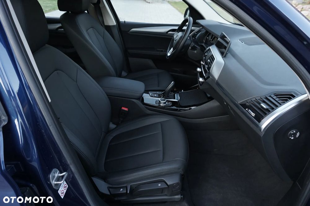 BMW X3 xDrive20i Advantage - 24