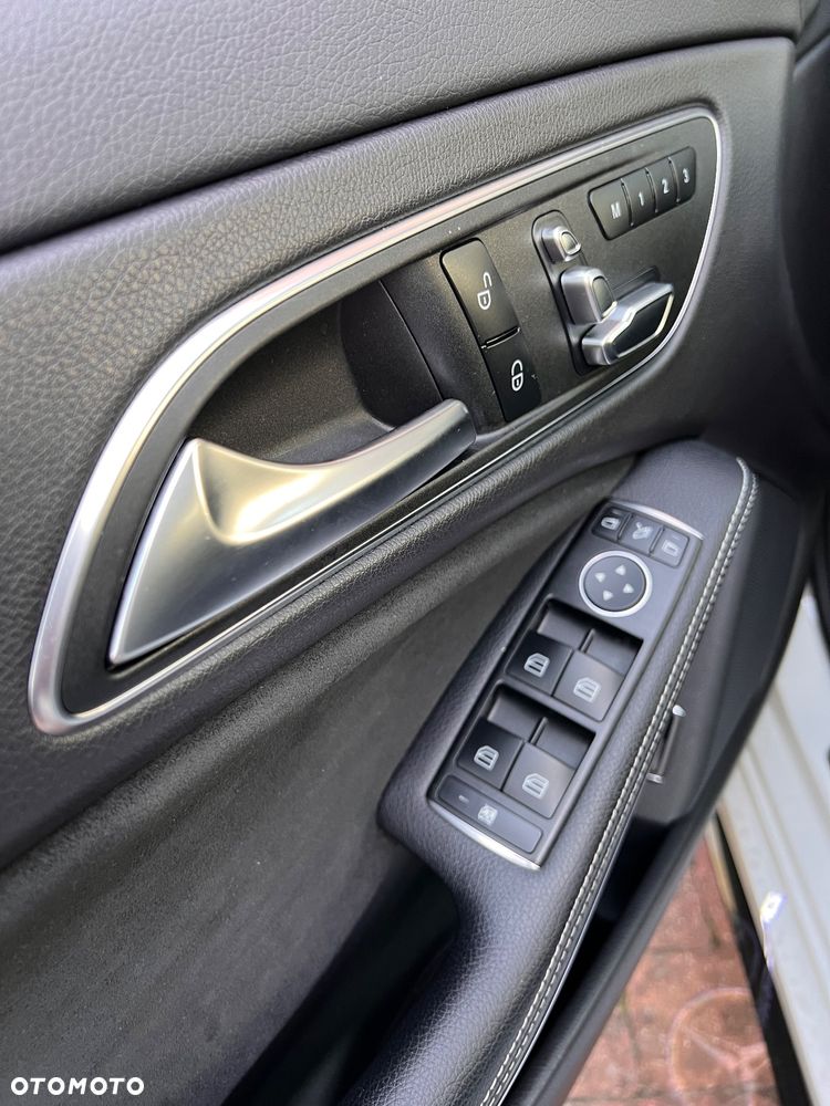 Mercedes-Benz CLA 250 4-Matic AMG Line - 26