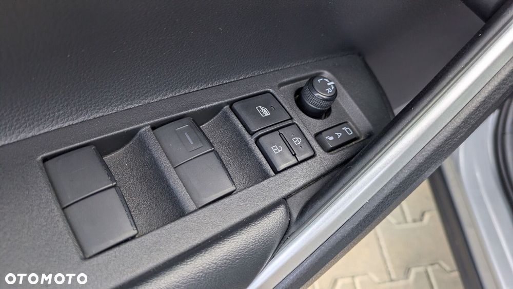Toyota Corolla Cross 2.0 Hybrid Comfort - 17