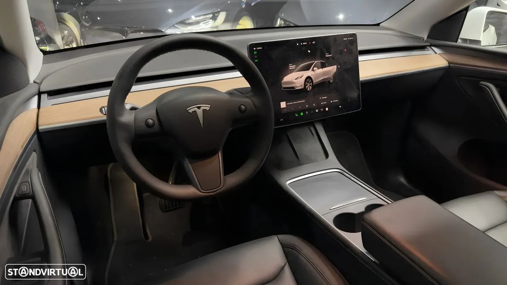 Tesla Model Y Long Range Dual Motor AWD - 13
