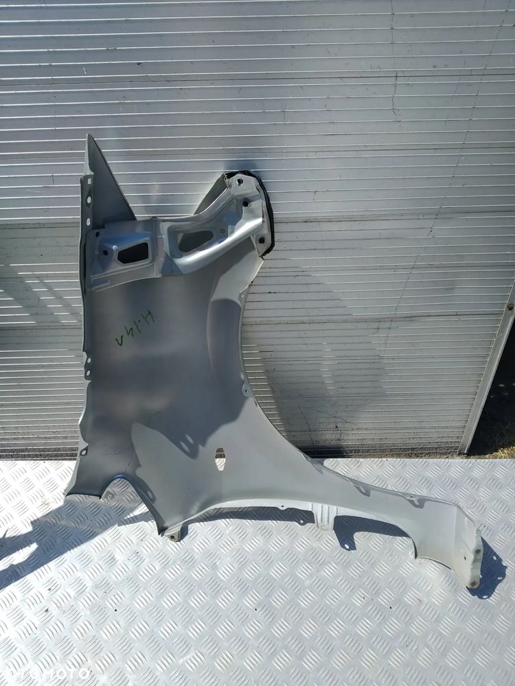 E640/F626/H6/H141/H499 LEWY BŁOTNIK TOYOTA AURIS 2006-10 - 11