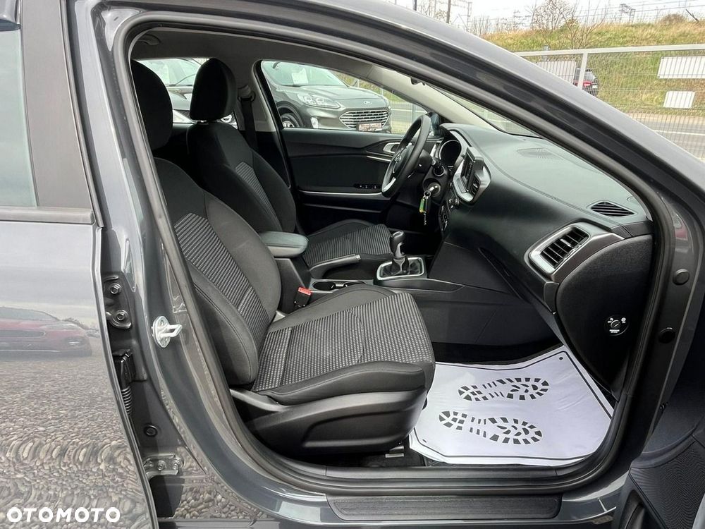 Kia Ceed - 8