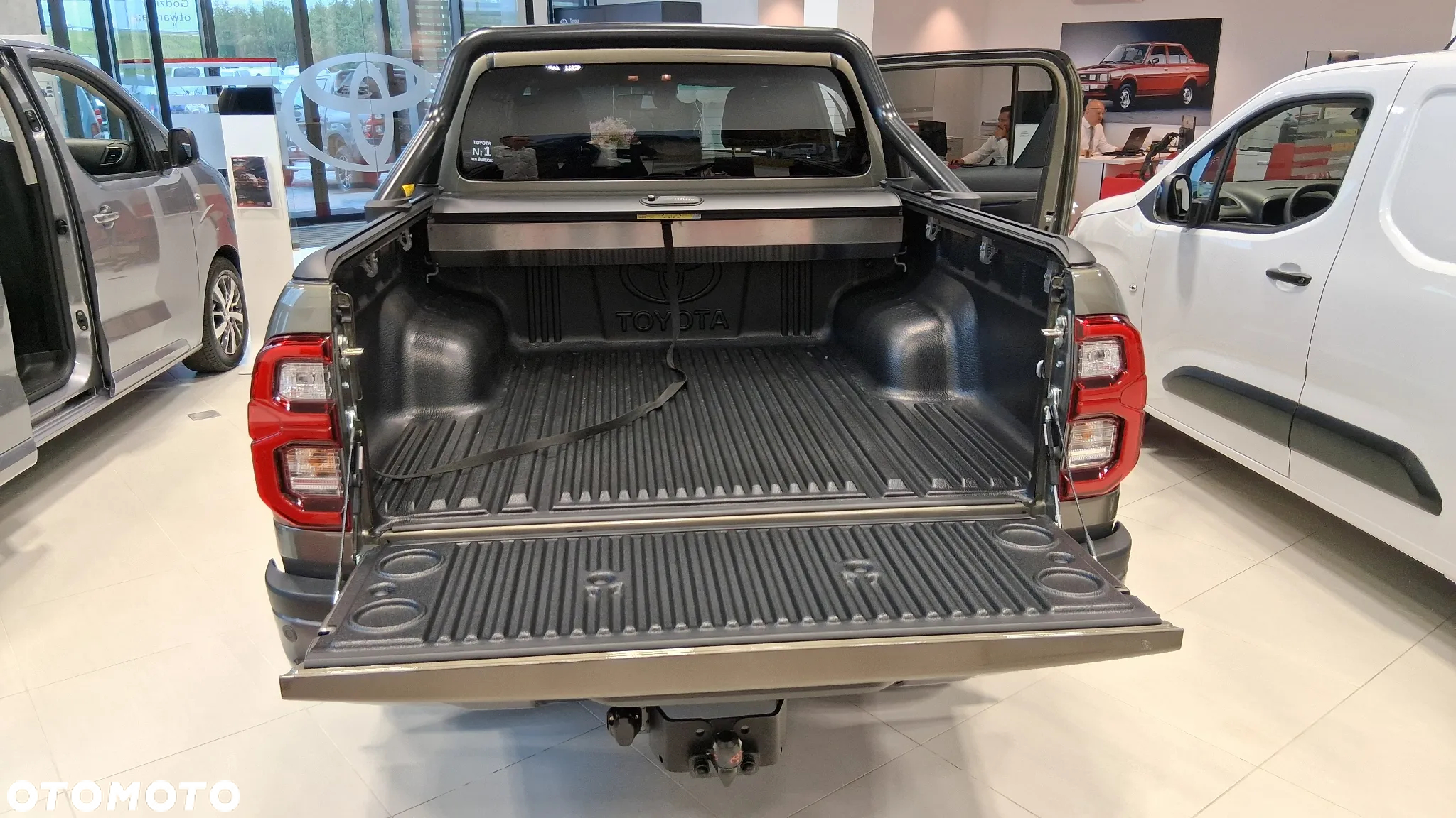 Toyota Hilux 2.8 D-4D Double Cab Invincible Sport 4x4 - 6