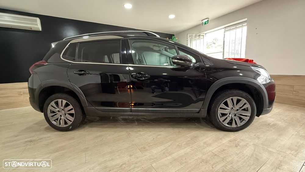 Peugeot 2008 PureTech 130 Allure - 4