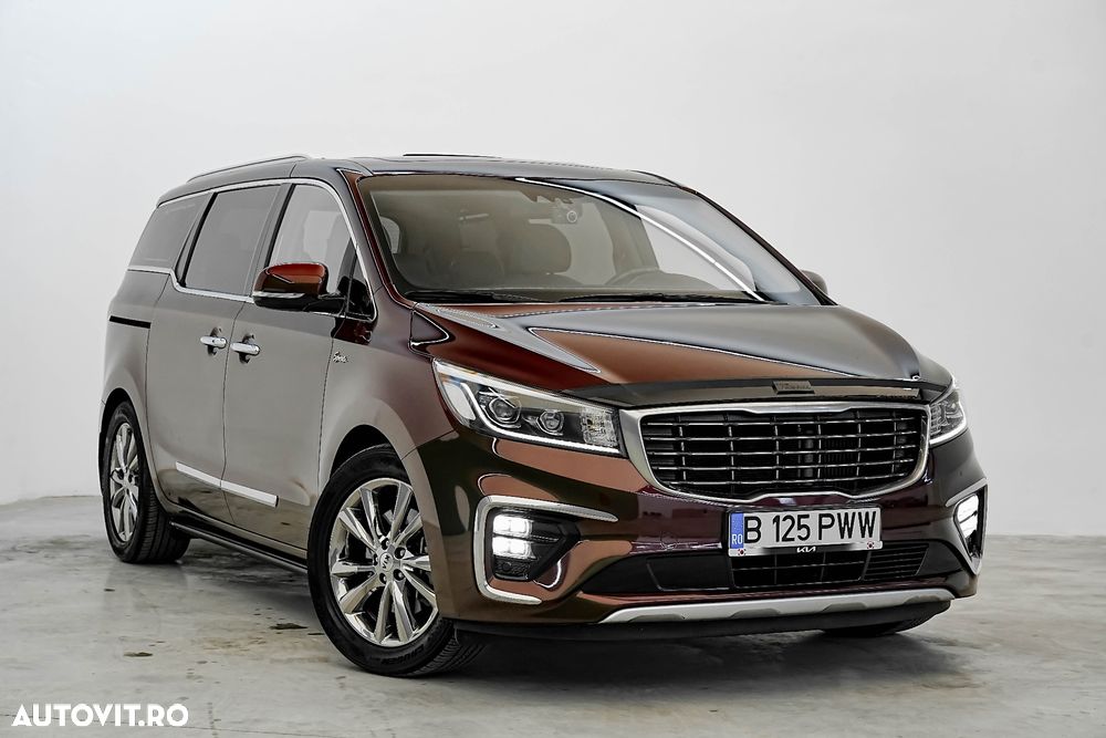 Kia Carnival - 2