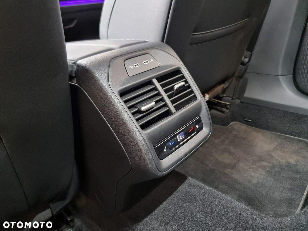 Volkswagen Passat - 23