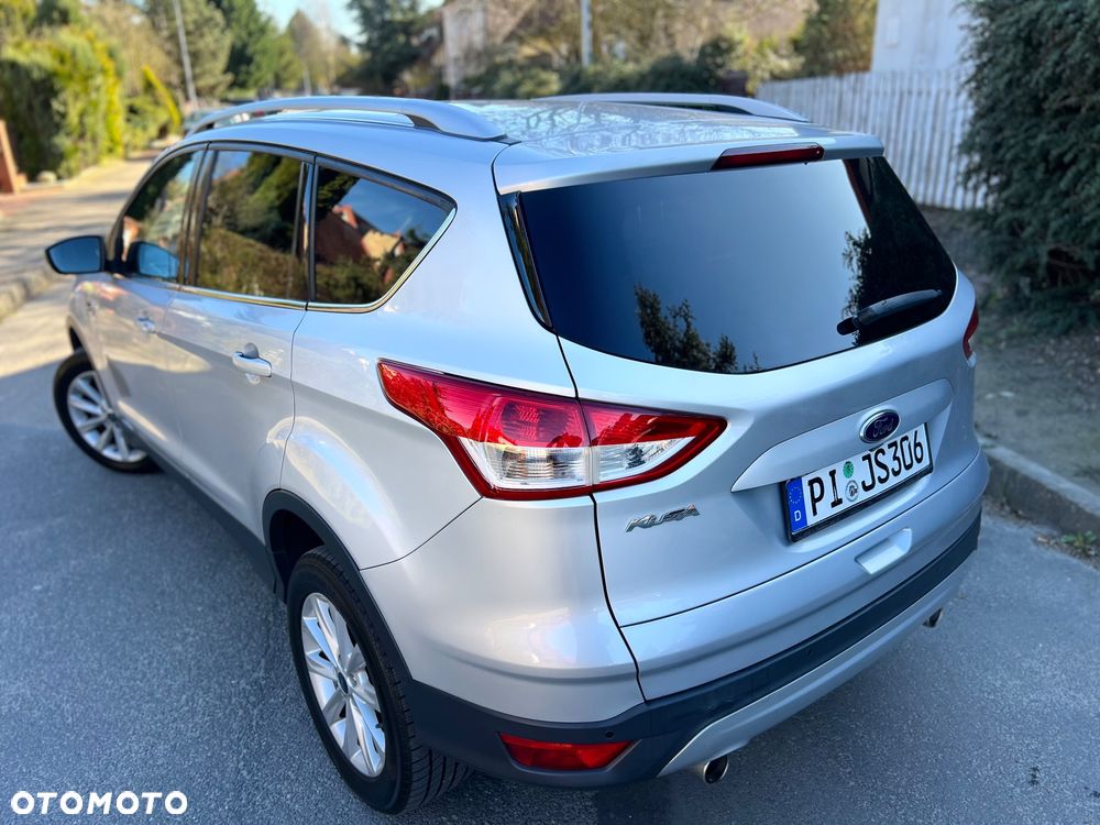 Ford Kuga 2.0 TDCi 2x4 Titanium - 4