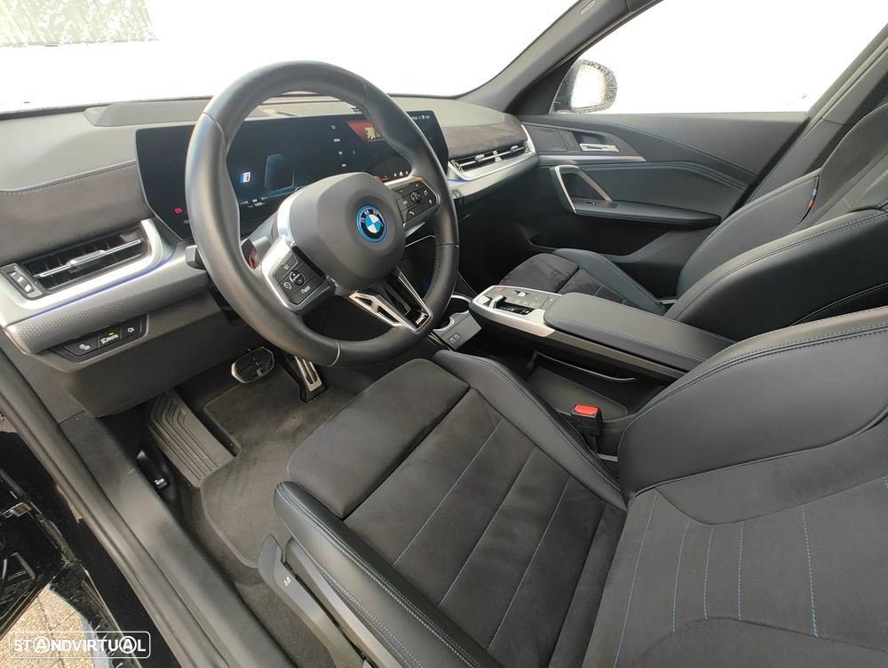 BMW iX2 eDrive20 Pack Desportivo M - 21