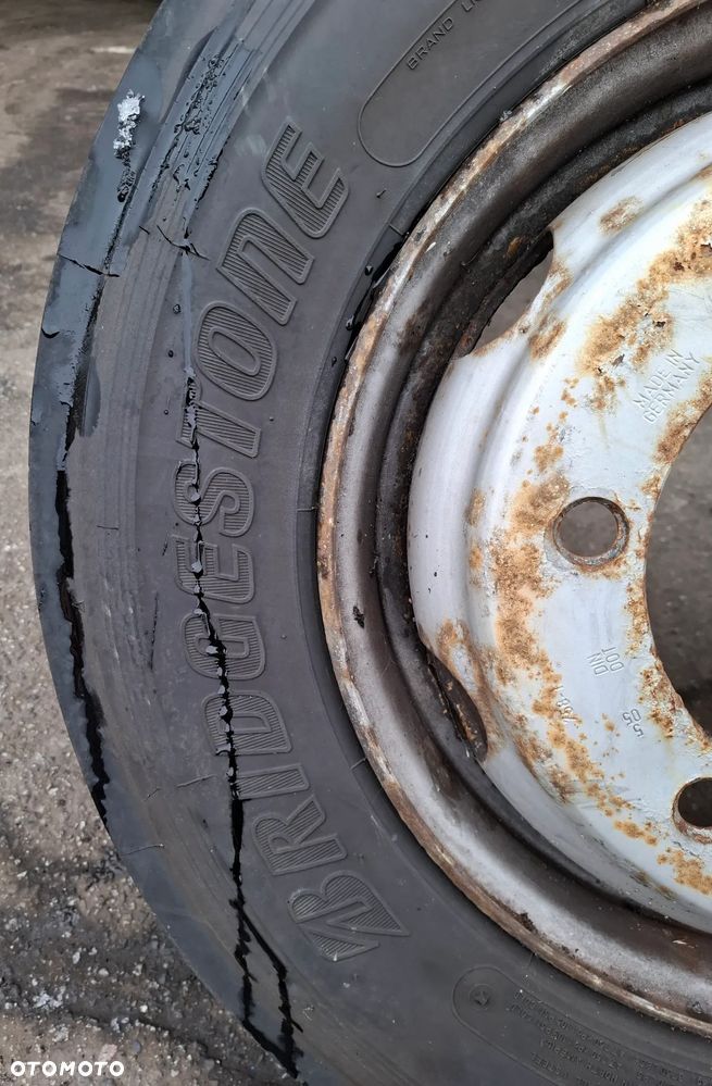 Felga z oponą Bridgestone R-STEER 002 rozmiar 215/75 R17.5 - 2
