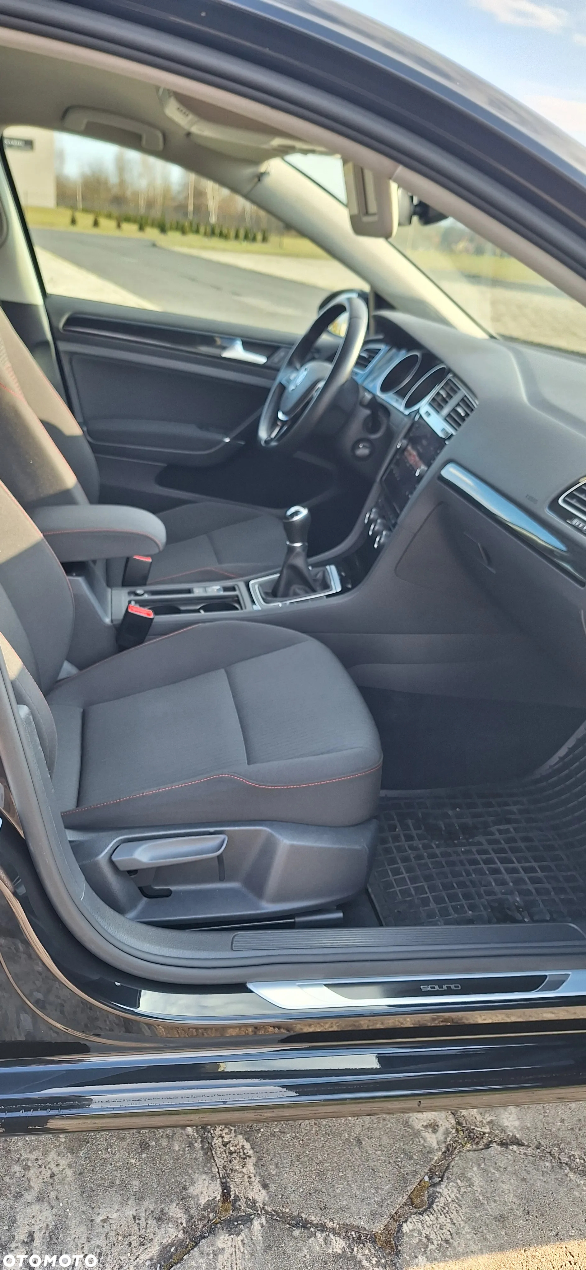Volkswagen Golf - 11