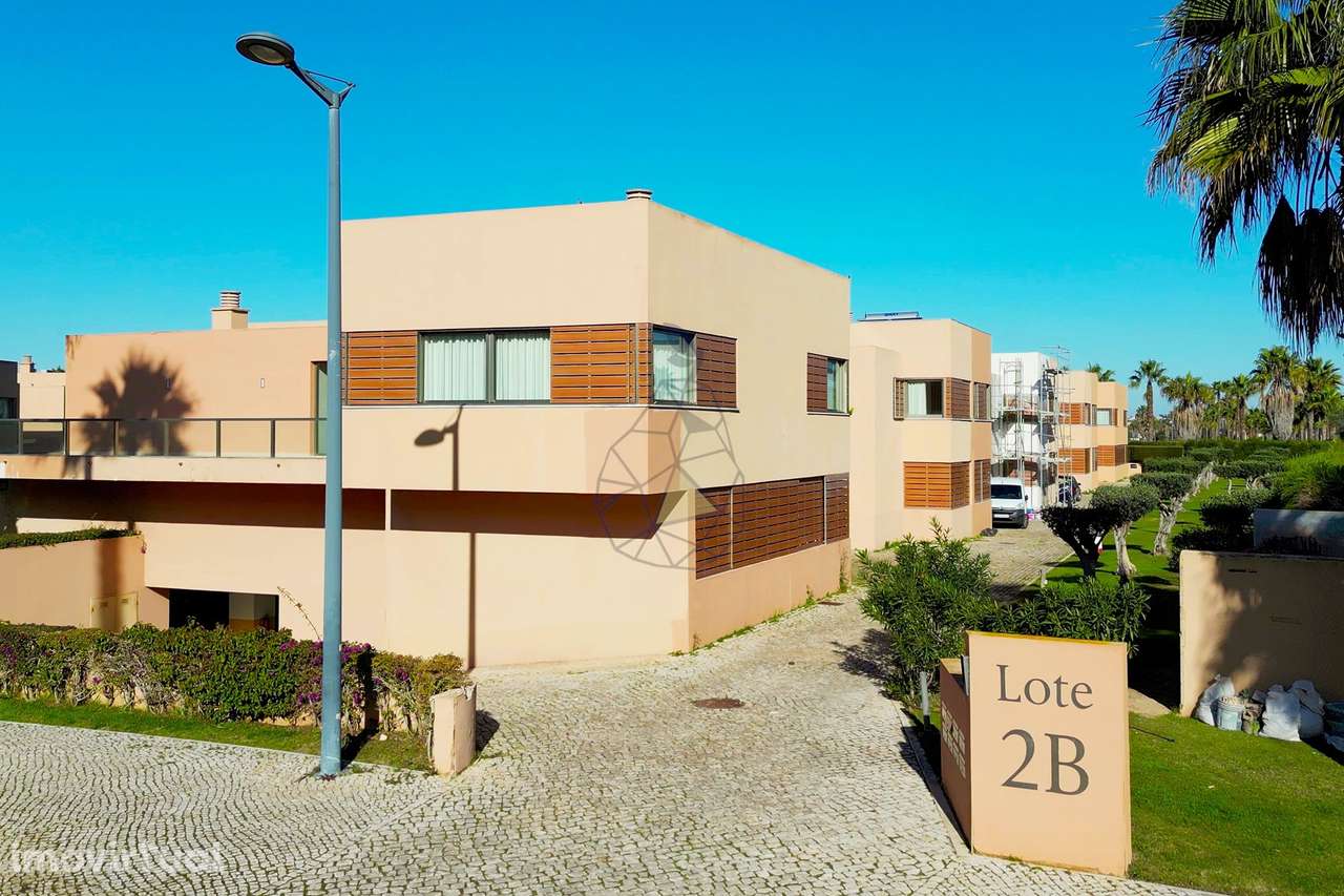 Moradia T4 Moderna em Condomínio Privado com Segurança 24h - Salgados - Grande imagem: 3/60