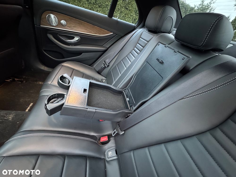 Mercedes-Benz Klasa E 400 4-Matic 9G-TRONIC - 33