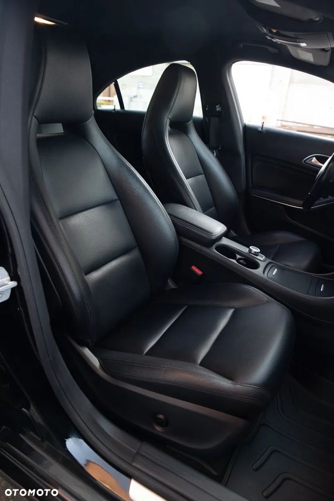 Mercedes-Benz CLA 250 4Matic 7G-DCT AMG Line - 11