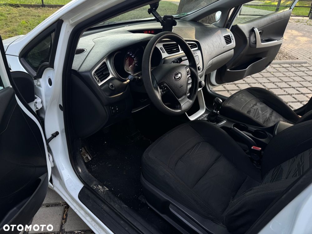 Kia Ceed - 8
