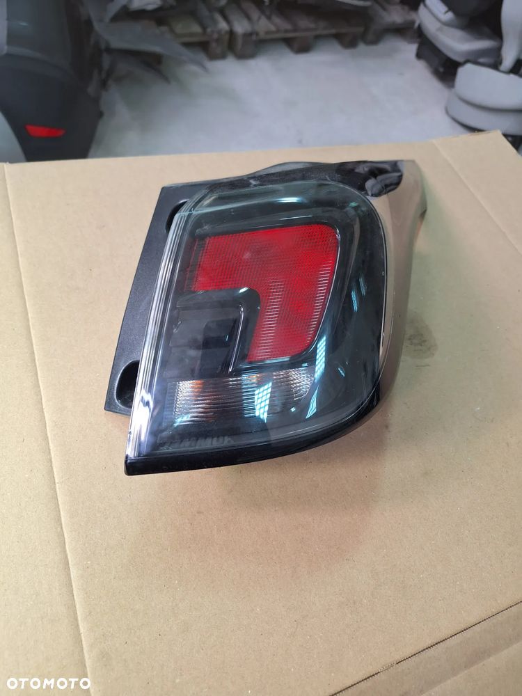 OPEL CROSSLAND lift  21R lampa prawa lewa  tył w błotnik - 8