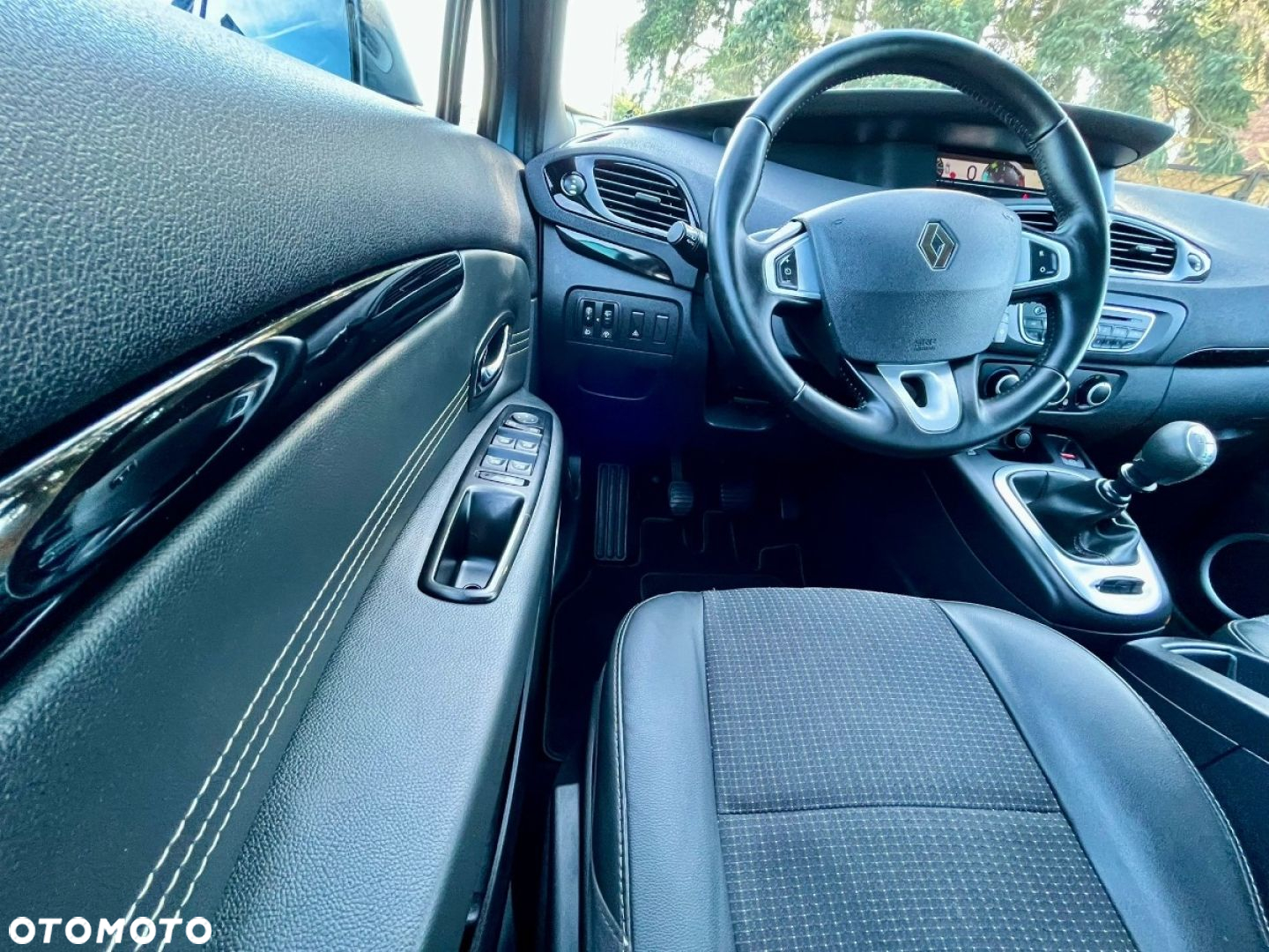 Renault Grand Scenic - 26