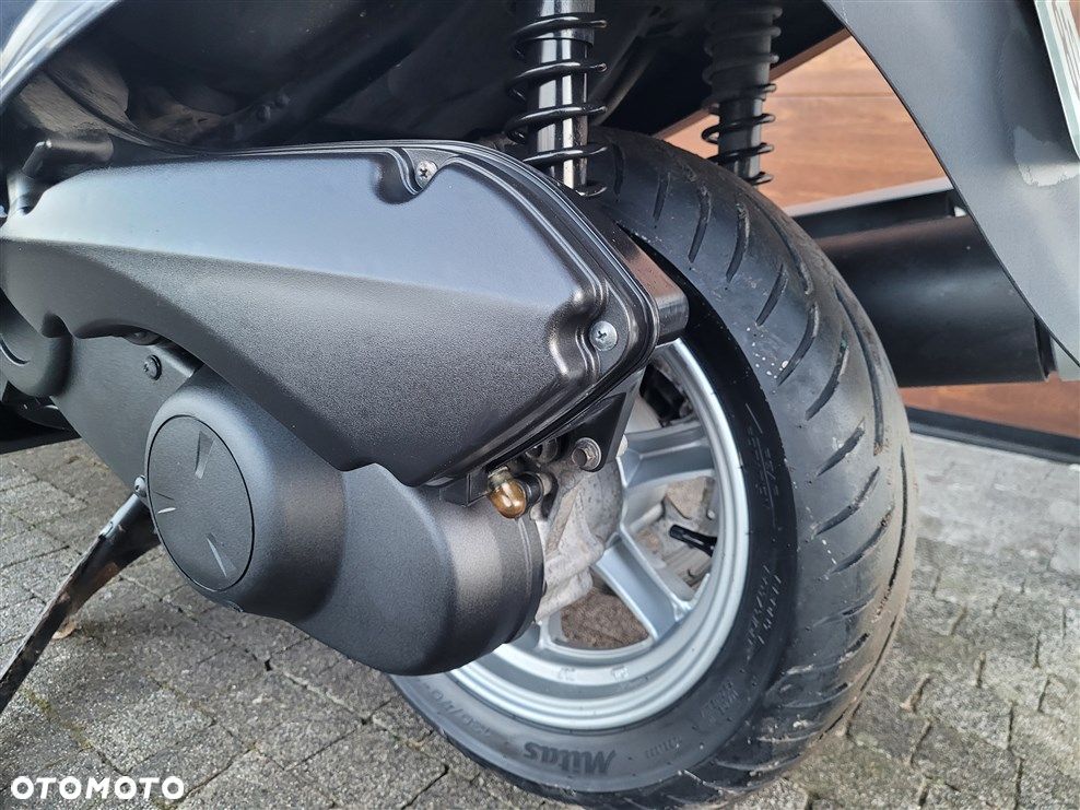 Suzuki Burgman - 17