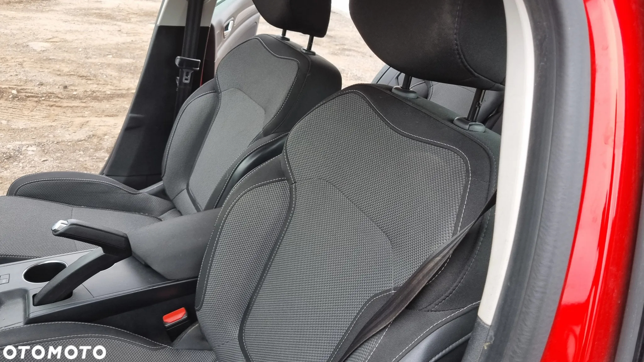 Renault Megane Grandtour TCe 140 GPF BUSINESS EDITION - 24