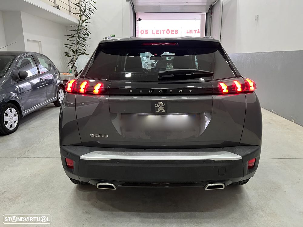 Peugeot 2008 1.2 PureTech Allure EAT8 - 11