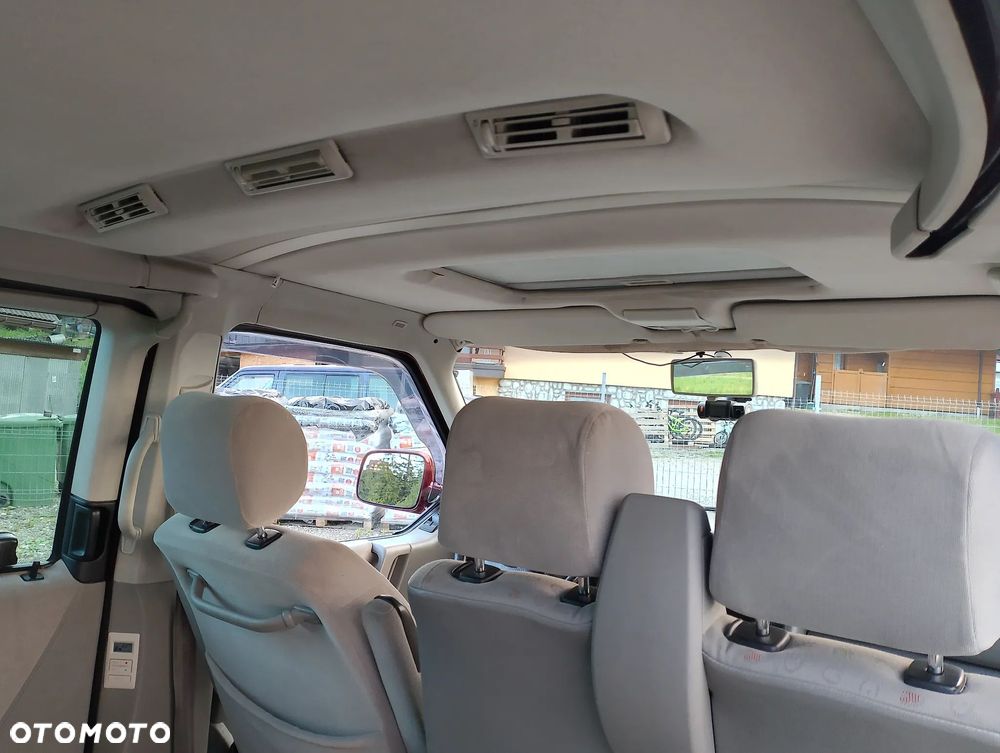 Volkswagen Caravelle - 14