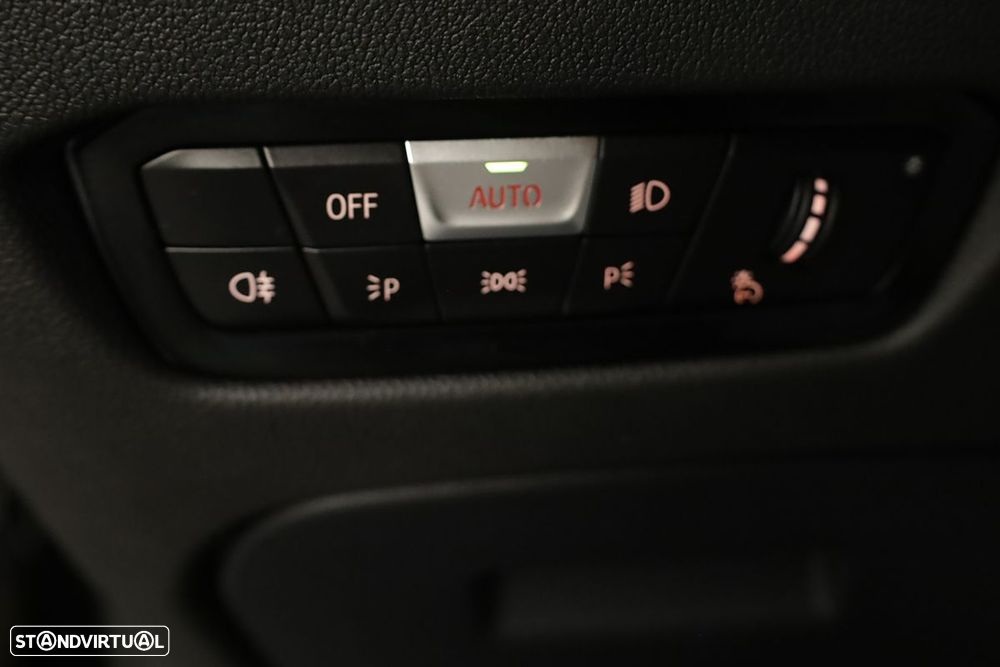 BMW 320 d Pack Desportivo M Auto - 18