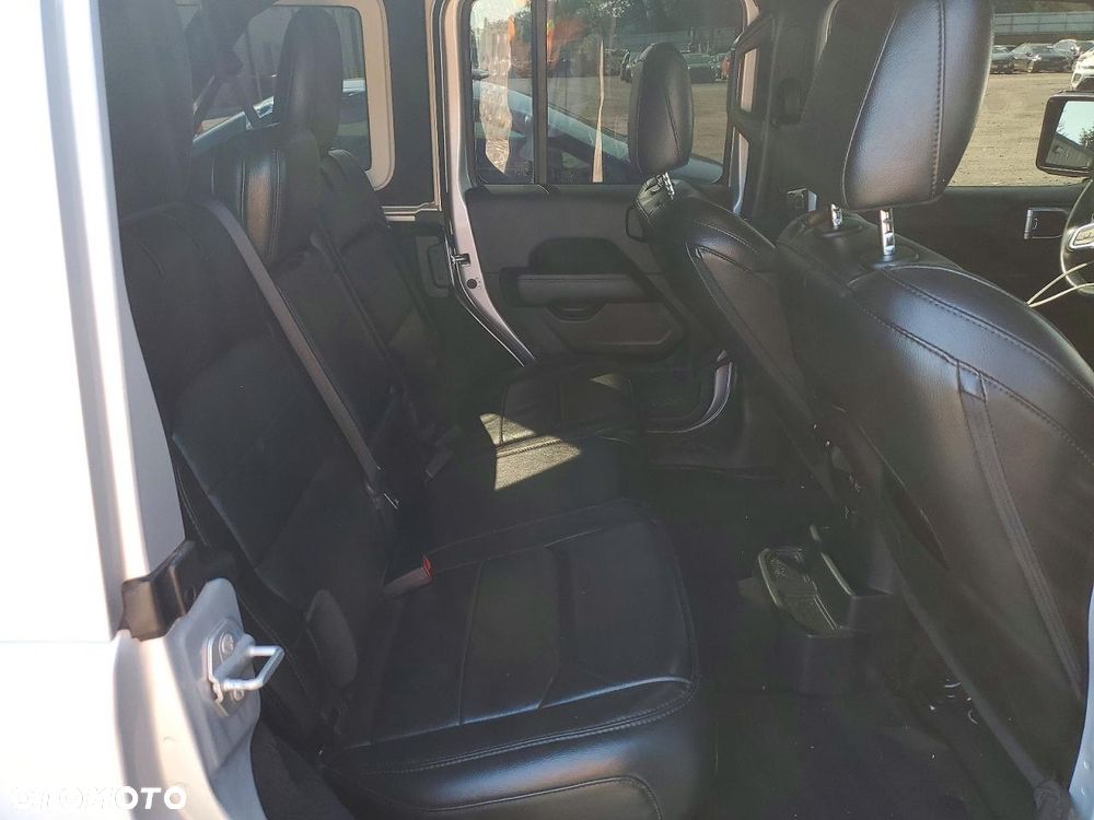 Jeep Wrangler - 12