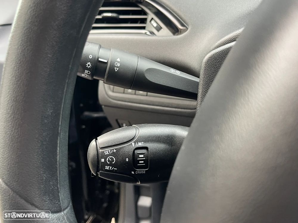 Peugeot 208 1.6 BlueHDi Style - 19