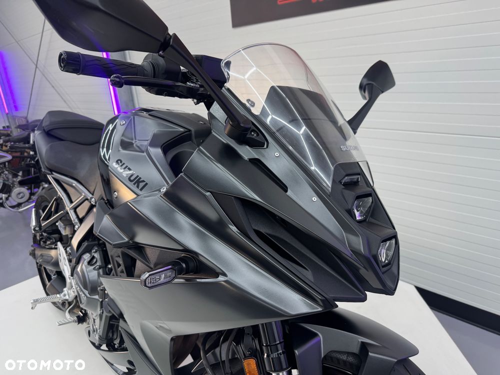 Suzuki GSX - 18