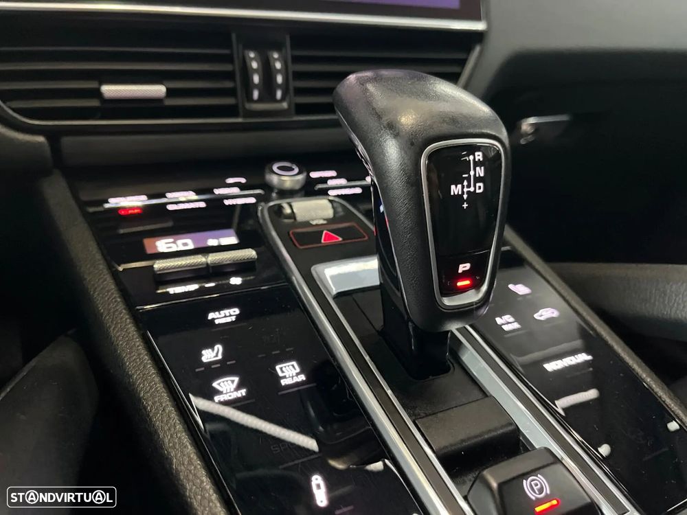 Porsche Cayenne Coupé E-Hybrid - 29