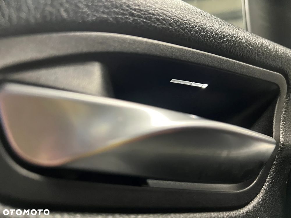 BMW Seria 1 118i Sport Line - 32